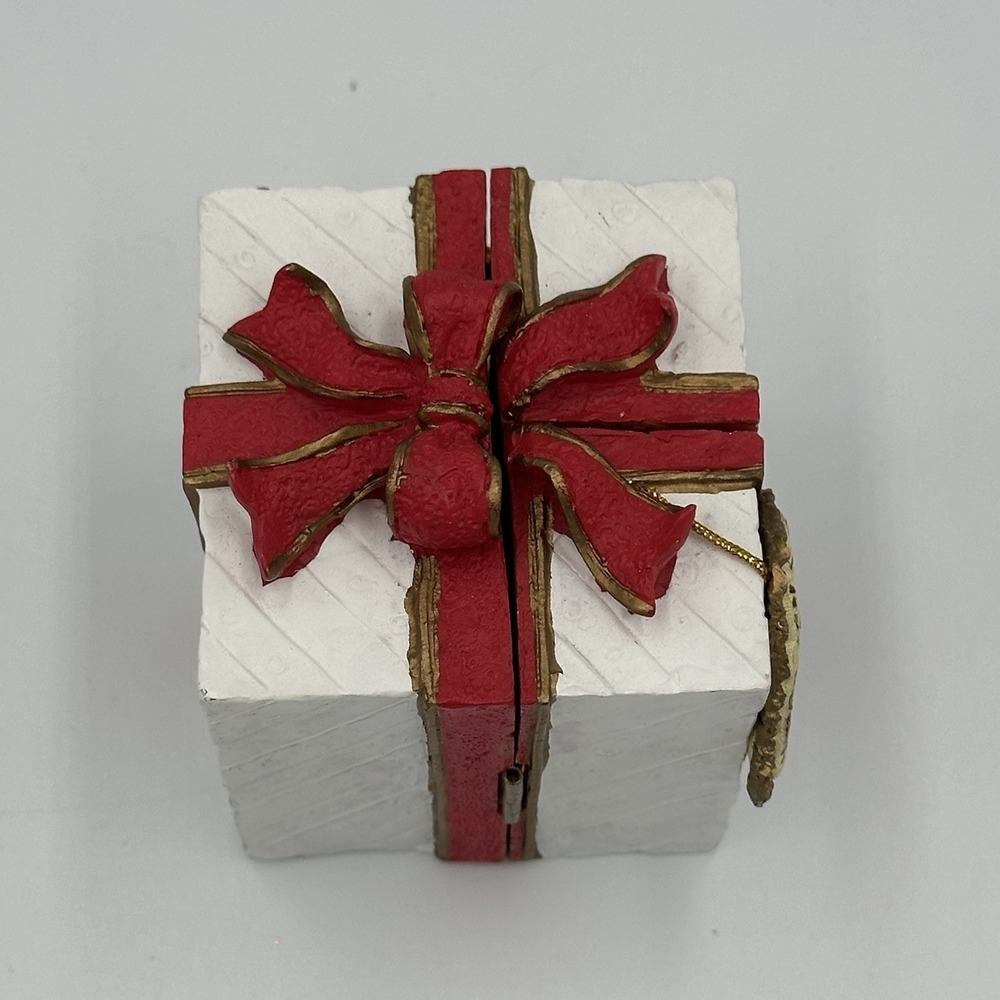 House of Lloyd Christmas Around the World Resin Nativity Gift Box Red Bow 2.25" - Picture 3 of 10